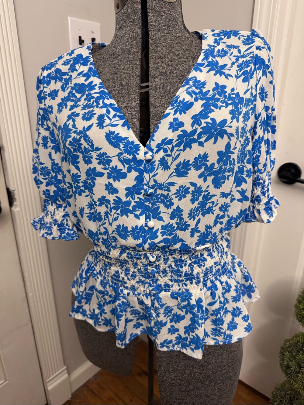 Women’s Sienna Sky White Blouse with Blue Floral Print Smocked Waist Large NWT